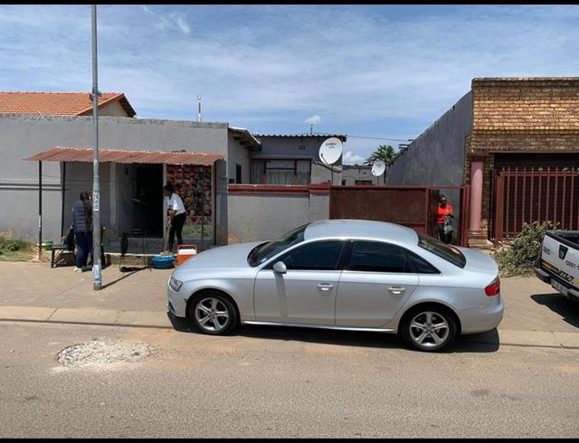 11 BEDROOM HOUSE FOR SALE IN ENDULWENI